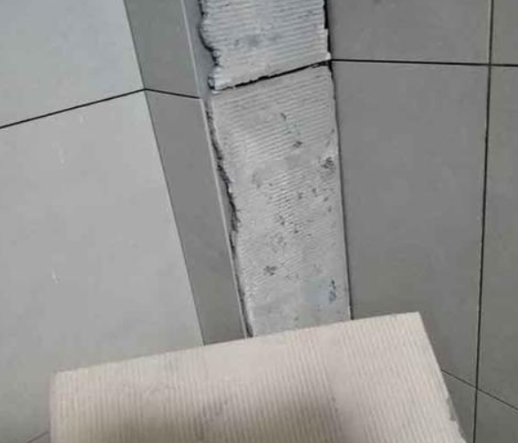 巩义瓷砖空鼓维修公司分享下厨房瓷砖脱落的补救措施。